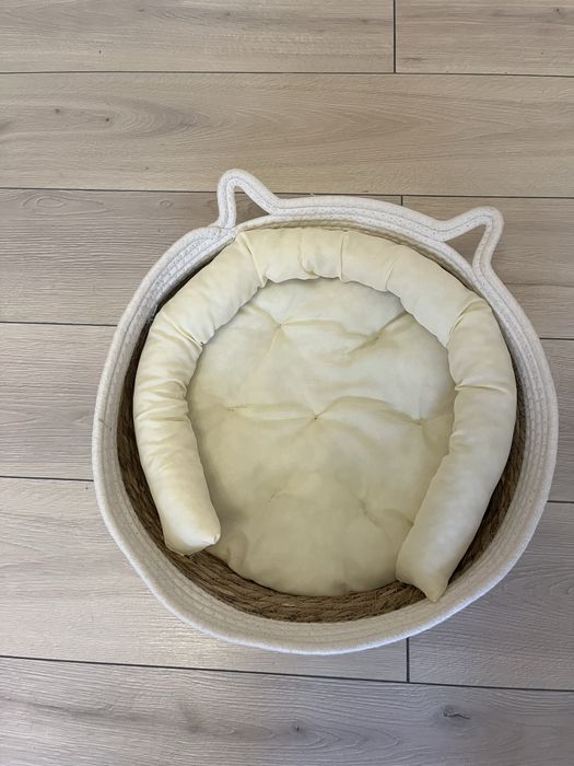 Лежанка новая для кошки