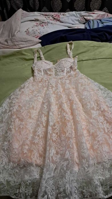 Чисто нова дантелена рокля М