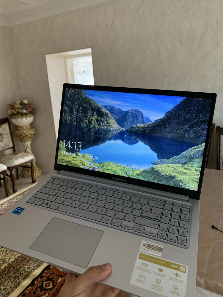Asus VivoBook Core i5 8/512