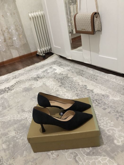 Продам шикарные, вечерние туфли