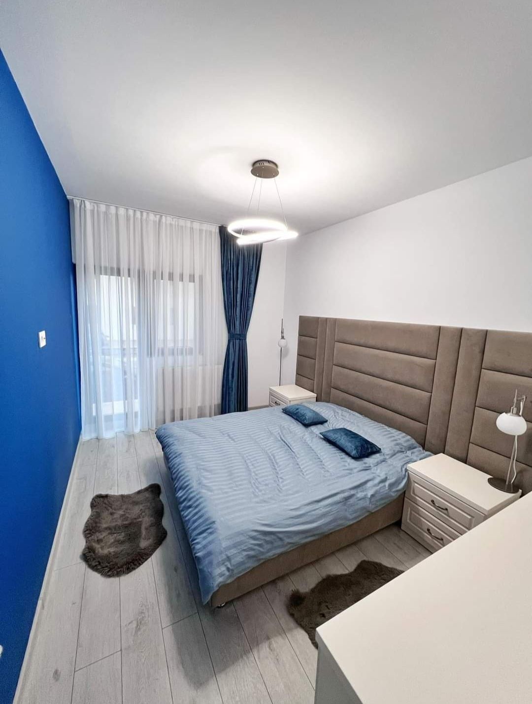 Apartament cu 3 camere + boxa  Iași