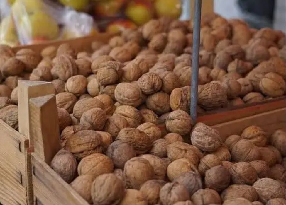 Vând nuci de anul acesta