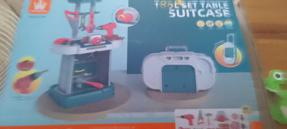 Куфарче с инструменти