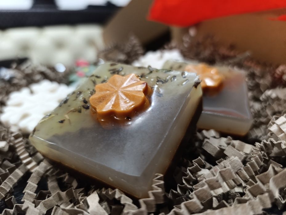 Натурални ръчно изработени сапуни с козе мляко