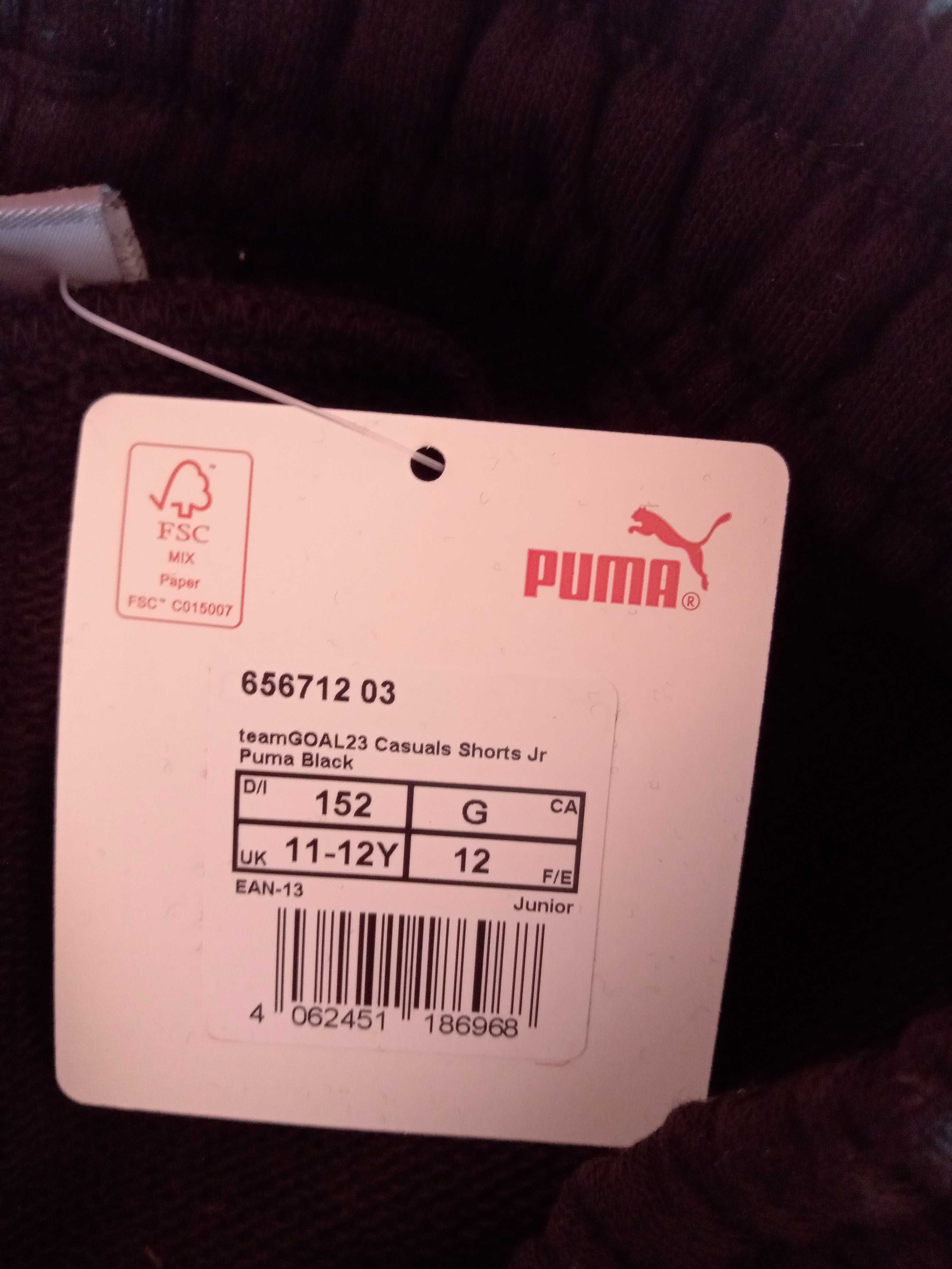 Vând pantaloni scurți puma originali noi mărime 152,11-12 ani