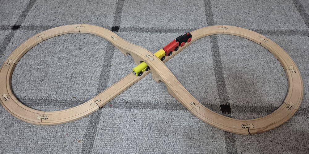 Деревянная железная дорога фирмы IKEA (Швеция).