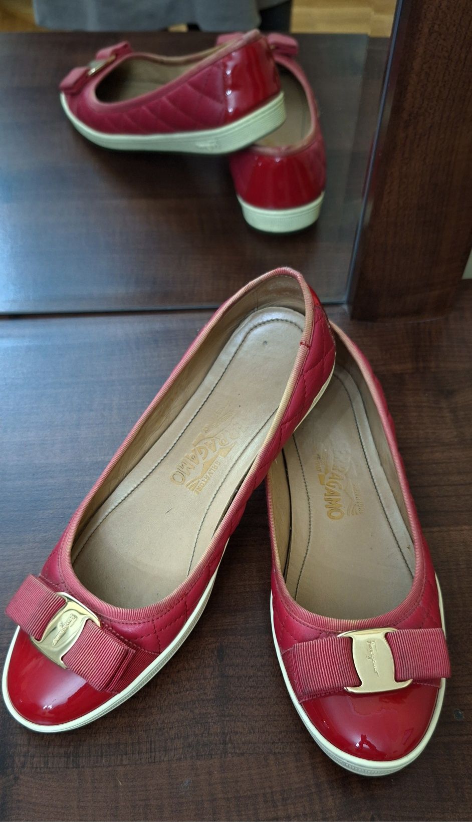 Женские туфли от итальянского бренда Salvatore Ferragamo размер 37.5