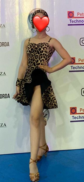 Платье для спортивно-бальных танцев  юниоры-1 в идеальном состоянии