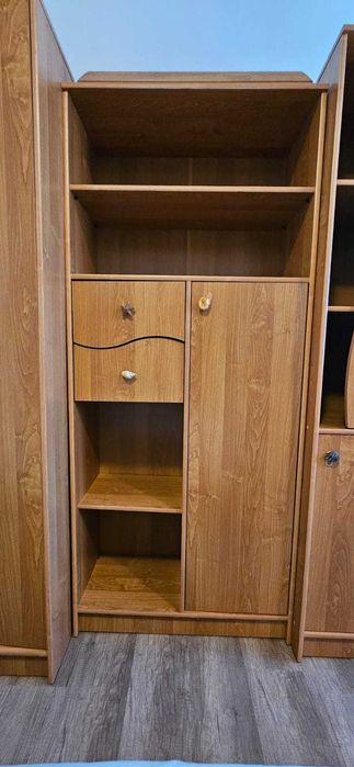 Vand mobila cu 4 corpuri + birou