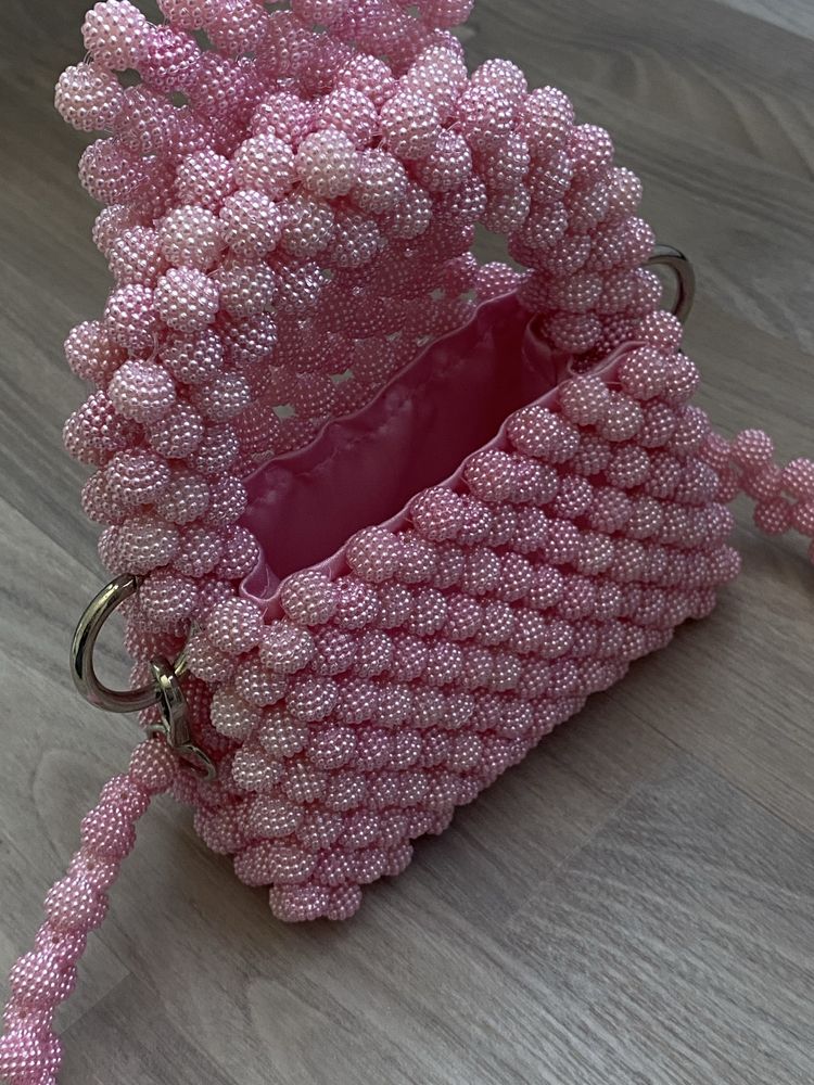 Детская сумочка из бусин, ручной работы в розовом цвете