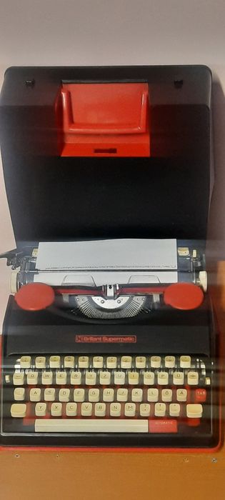 Mașină de scris Brillant Supermatic impecabilă