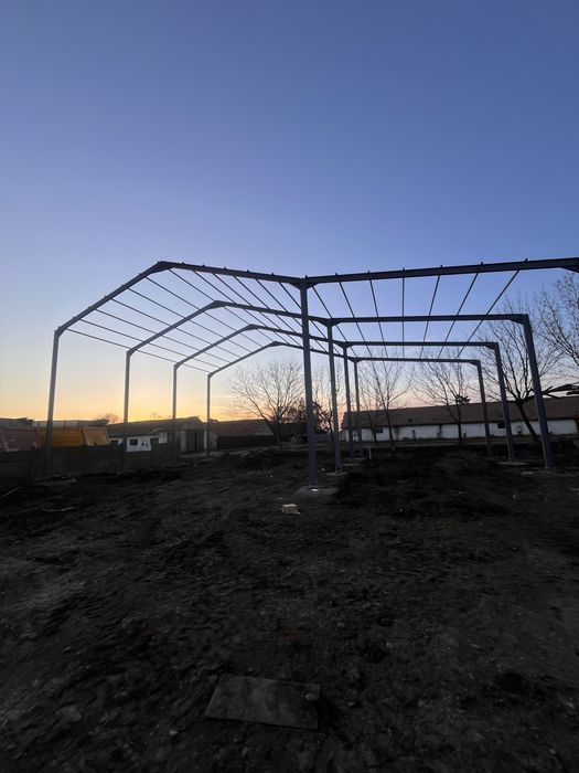 Vand structuri metalice pentru hale