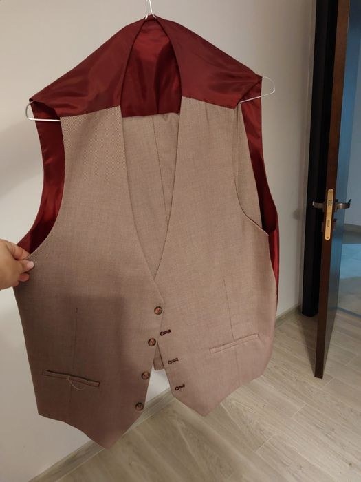 Vând costum eveniment mărimea 52