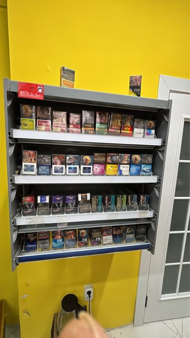 Продается табачная витрина