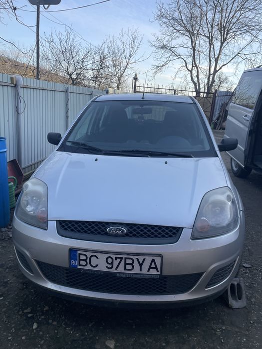 Vând ford fiesta 1.4 benzina