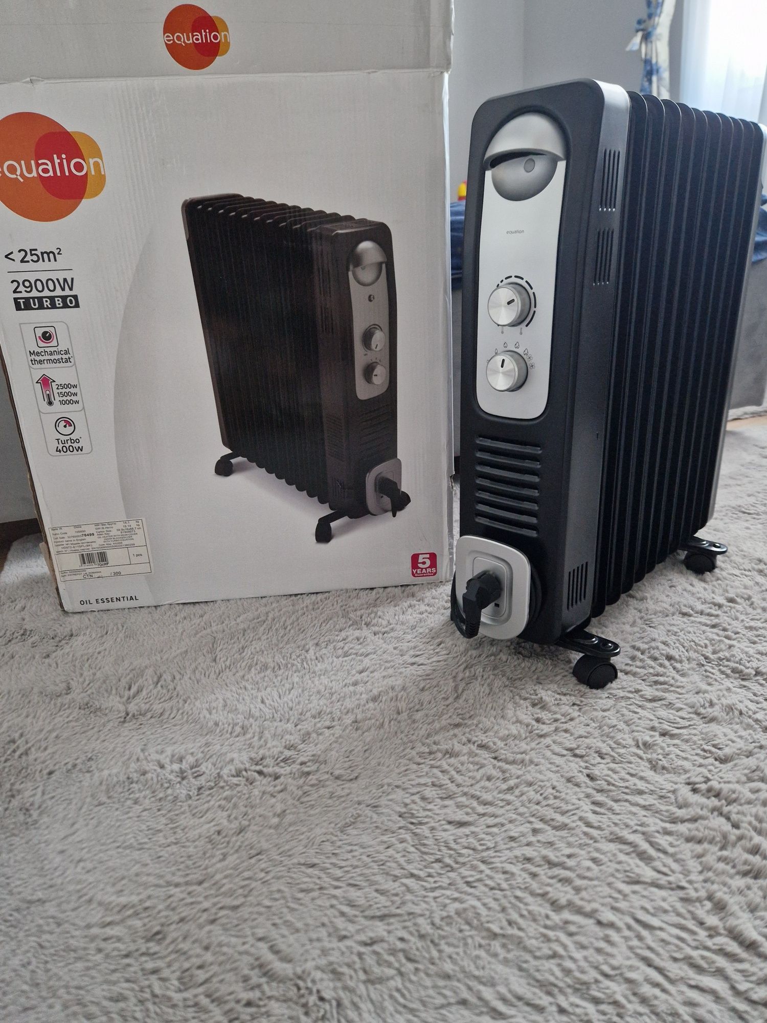 Radiator negru pe ulei cu termostat 2900W