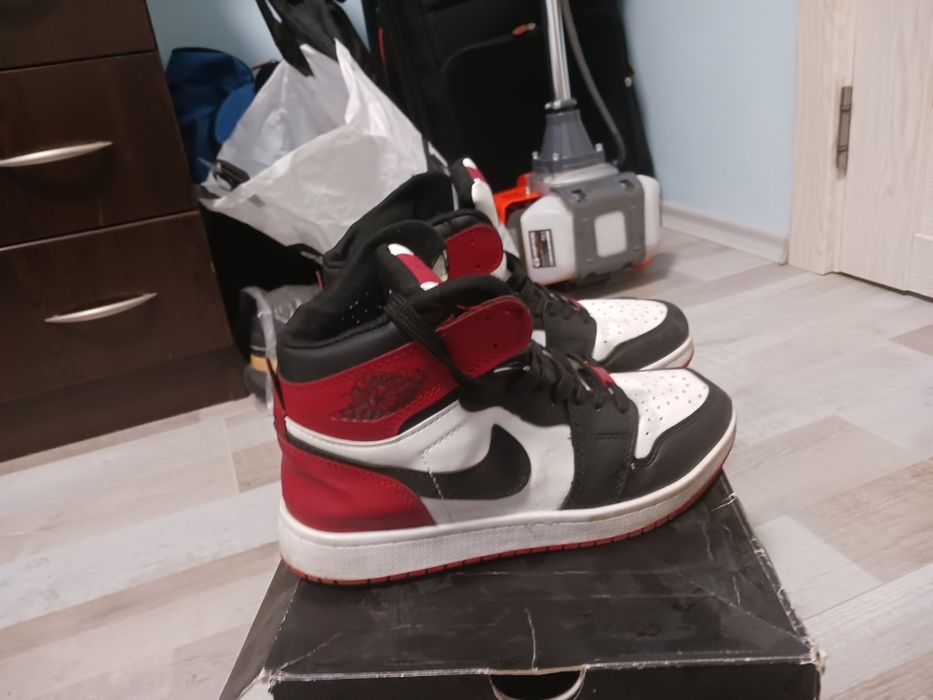 Продавам два чифта обувки nike!