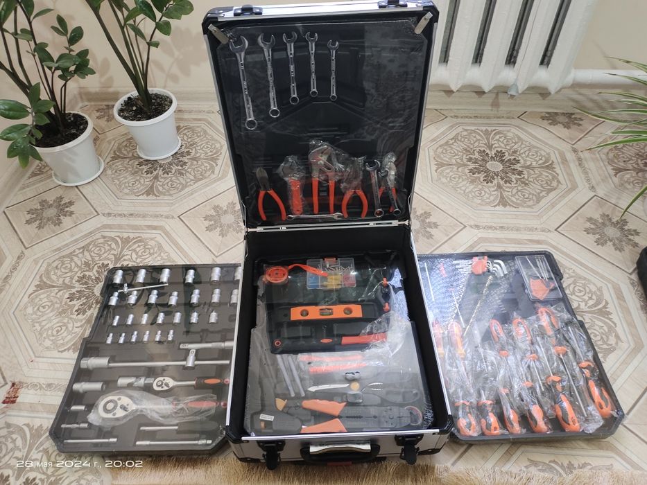 Продам набор универсальных инструментов