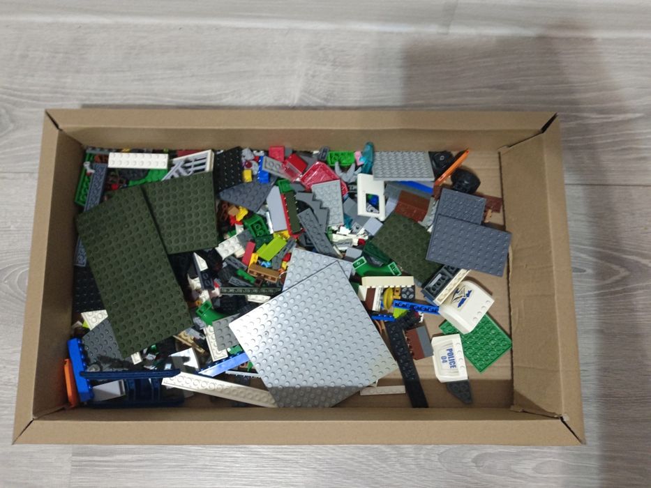 Лего много запчастей