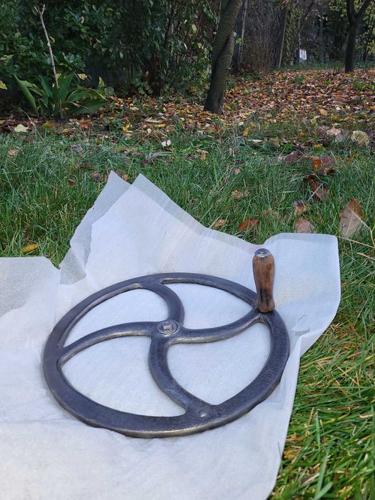 roata de fantana / manivela fantana de fier forjat