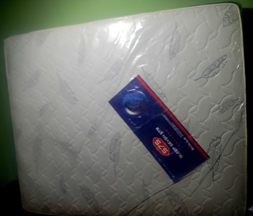 Продам большое декаротивное дерево в 2 метра пушистое есть 2 дерева