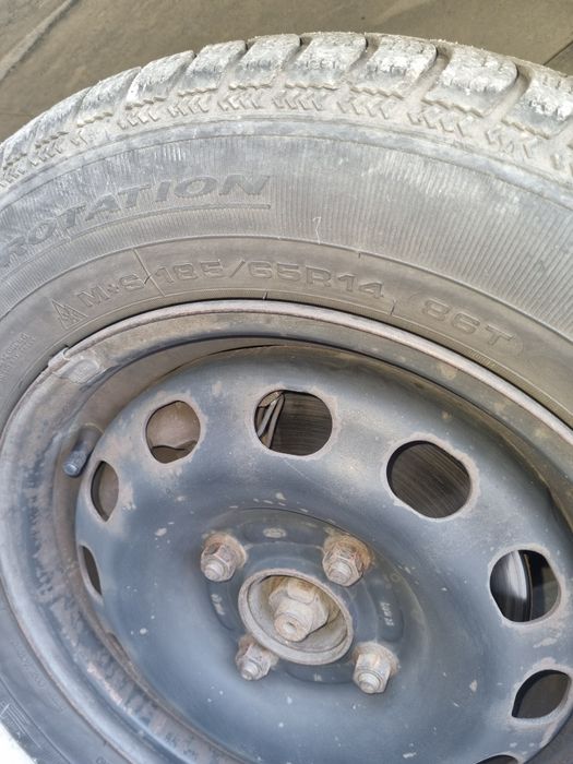 Vînd 4 Cauciucuri iarnă vară aproape noi cu jante  185/65/14