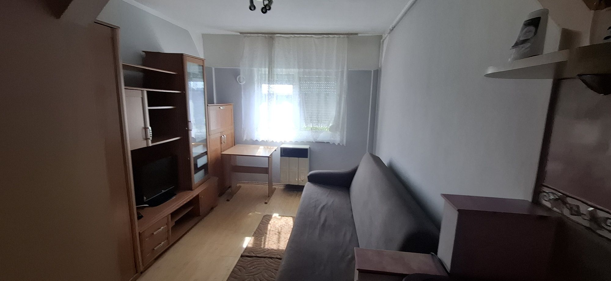 Dau în chirie garsonieră