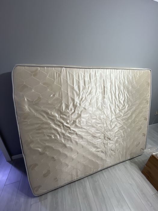 Продам матрас 200х160 см