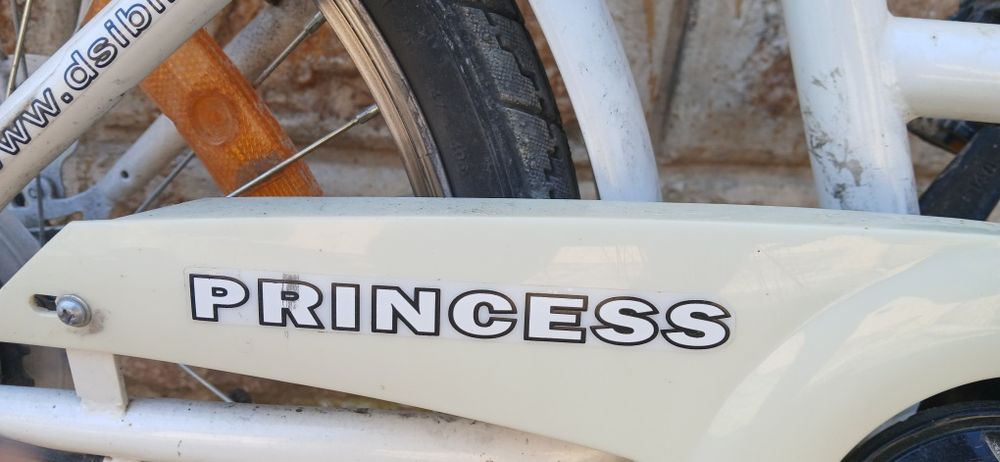 Vând bicicletă pentru fete