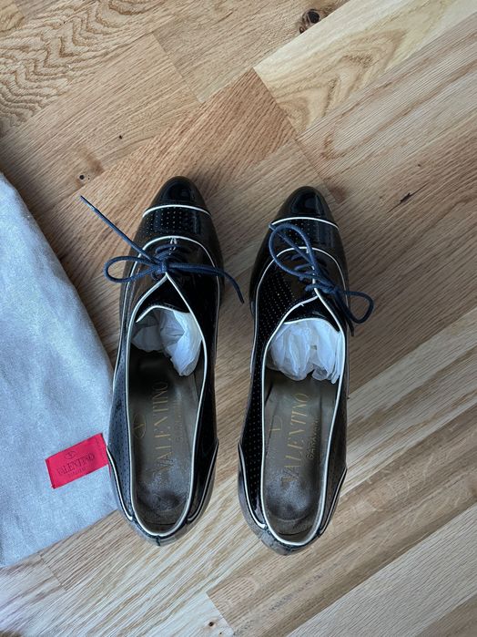 pantofi VALENTINO, piele lăcuită, stare excelenta