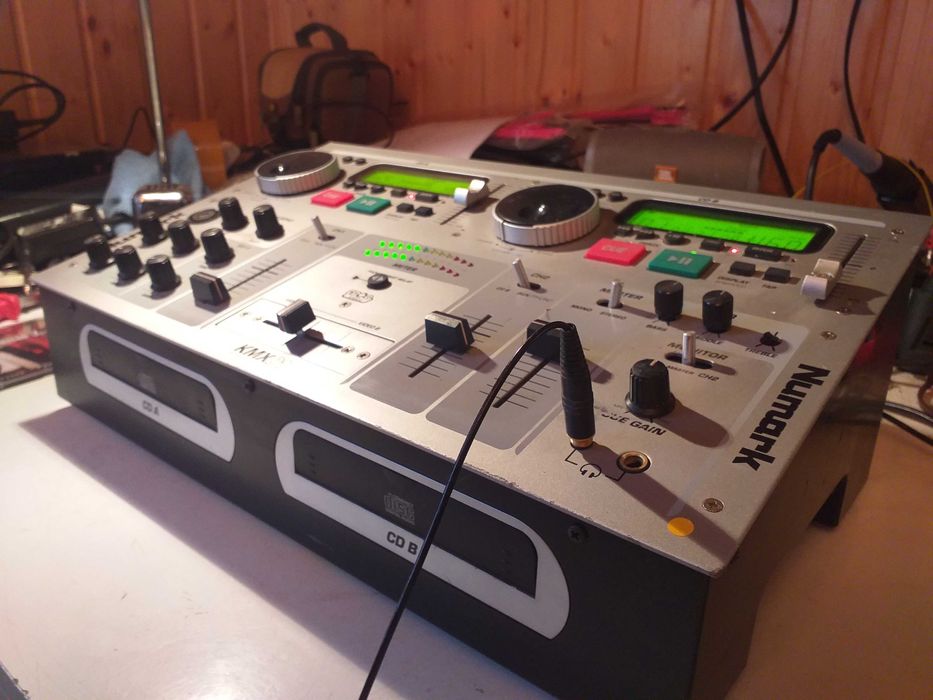 Consola DJ Numark profesionala.
