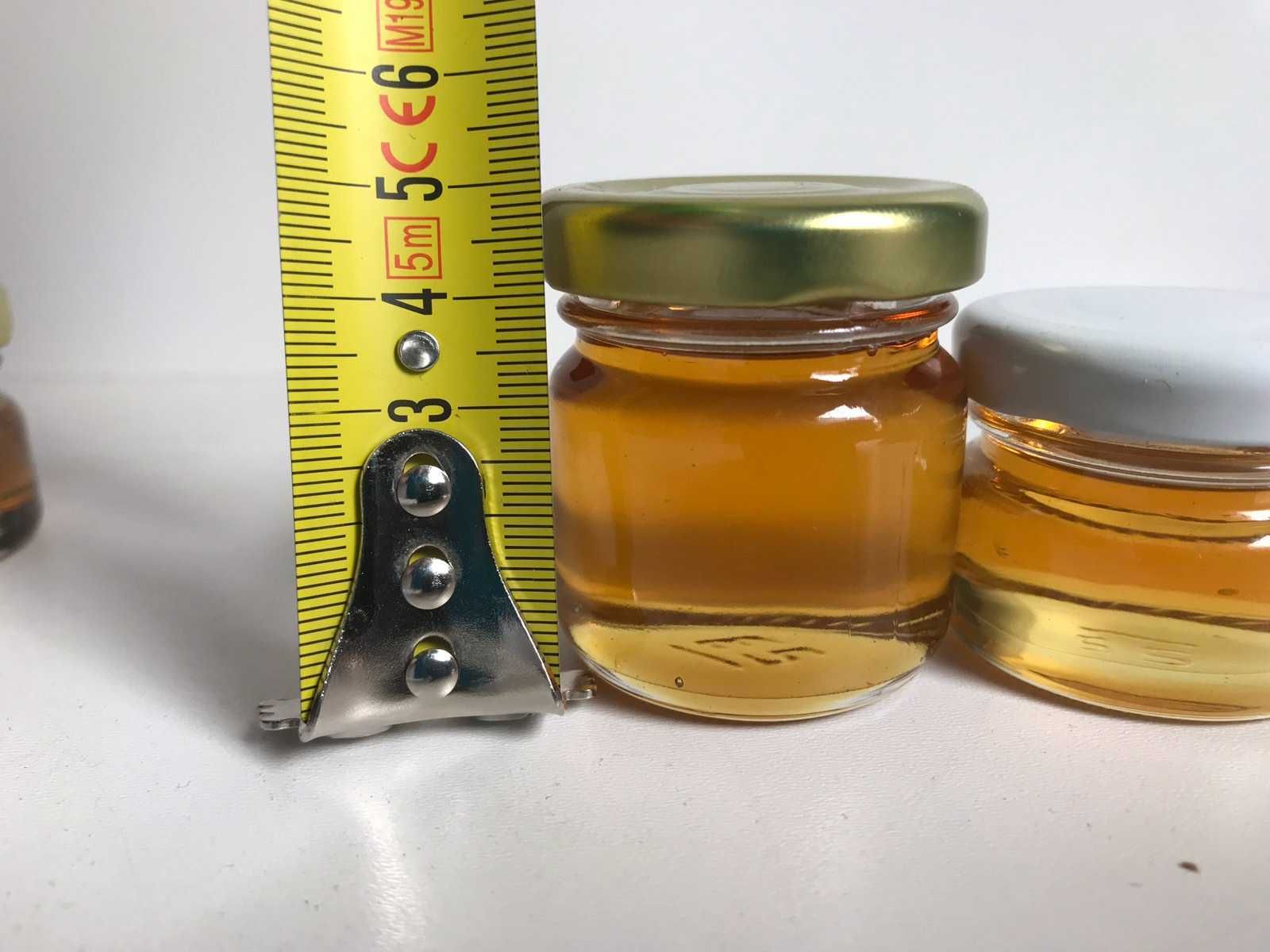 Малки бурканчета с мед
