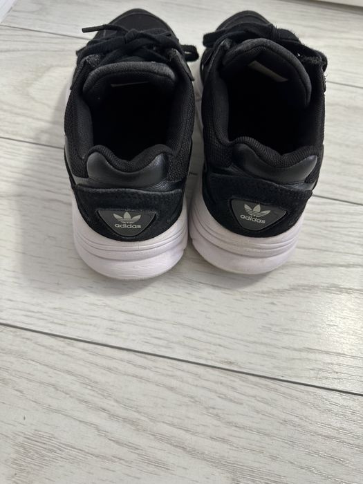 Adidasi dama marimea 38