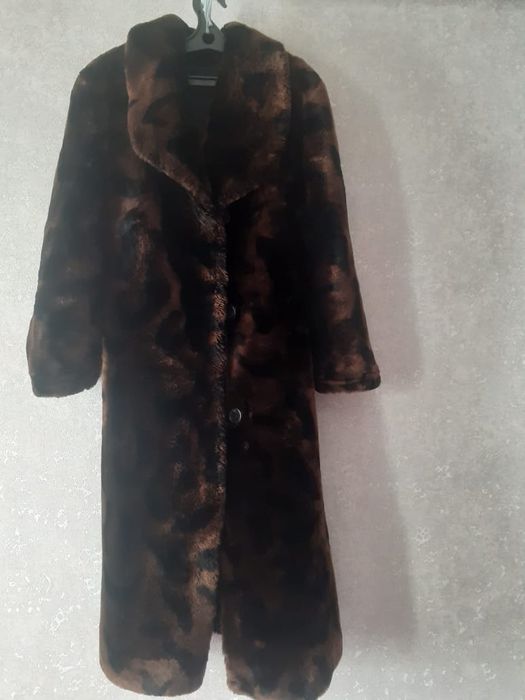 Продам шубу женскую ,цигейковая