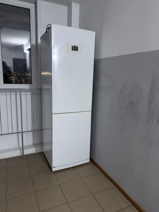 Продаю б/у холодильник LG! Хорошее качество, есть торг.