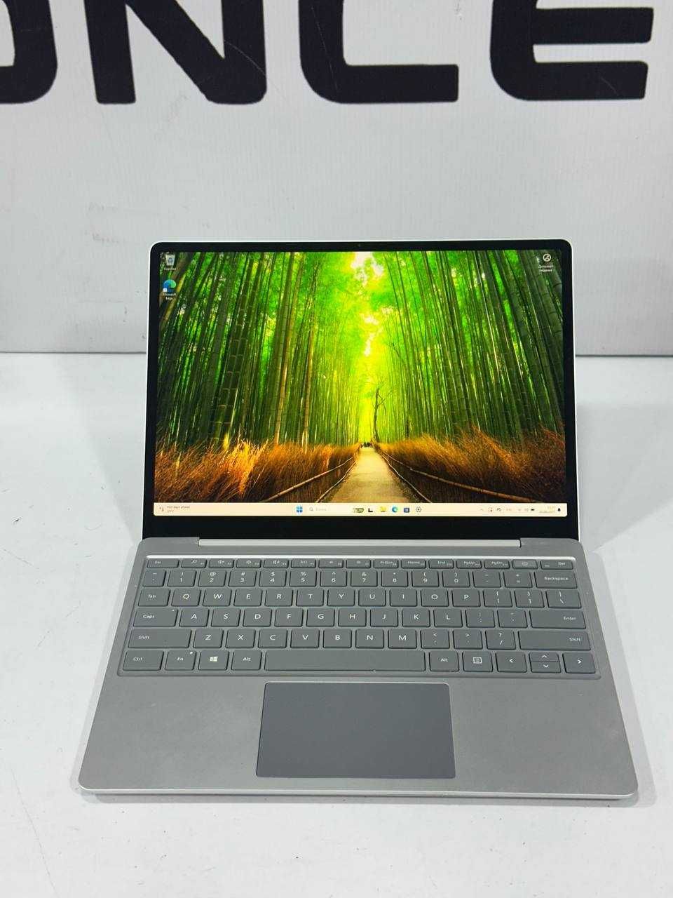 Kuchli Noutbuk Surface GO