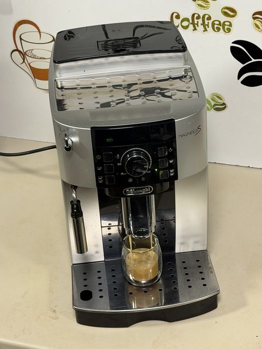 Кафемашина кафе автомат delonghi magnifica S с гаранция