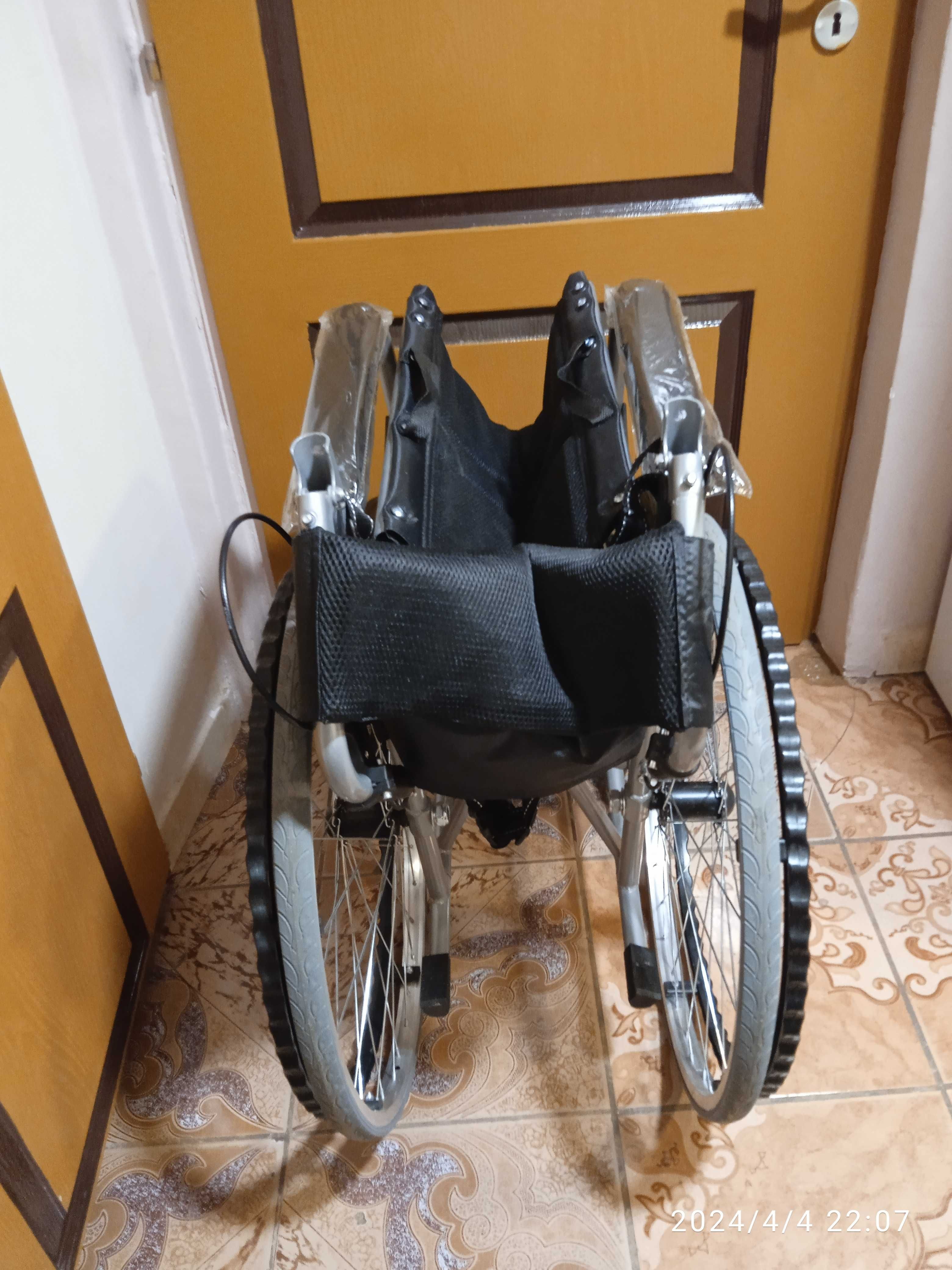 Scaun rulant,pliabil pentru persoane cu dizabilități.