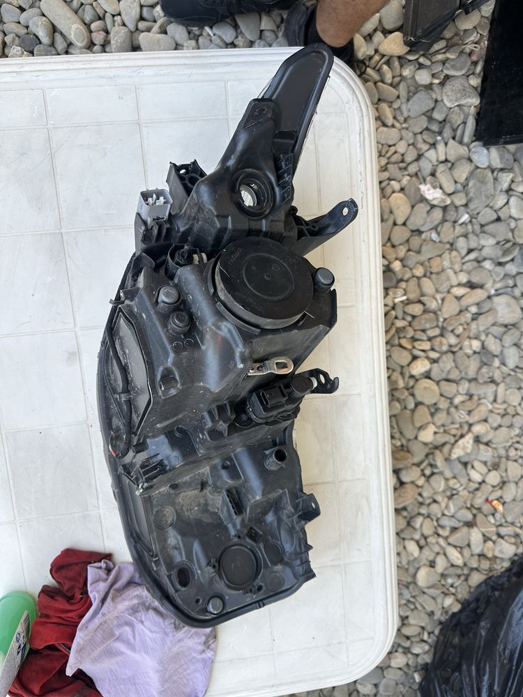 Far stânga toyota auris.cod:81150-02k30