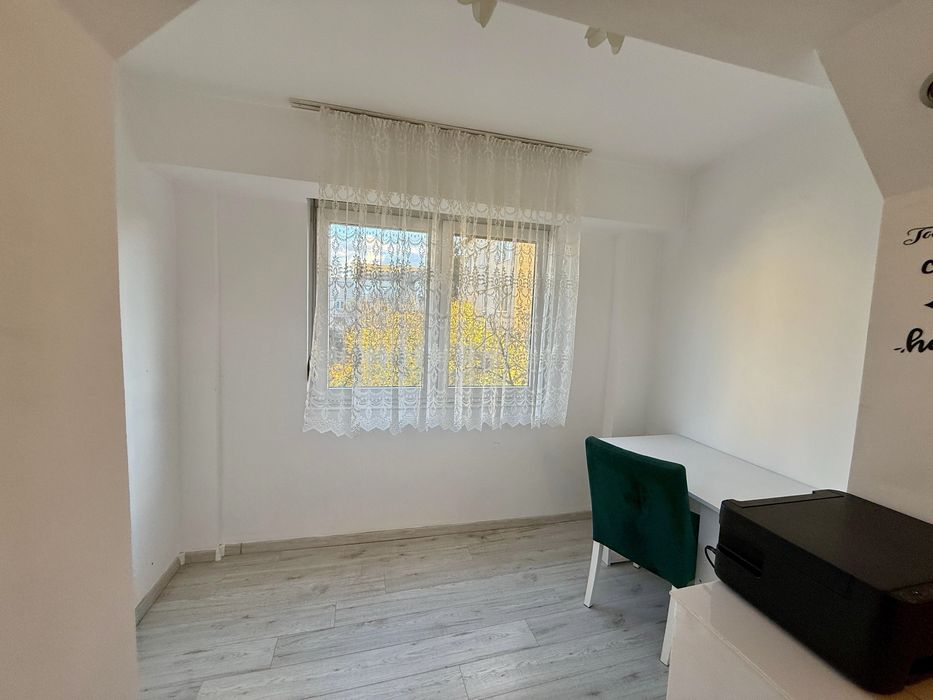Vand apartament cu 3 camere, 80 mp utili, cu parcare