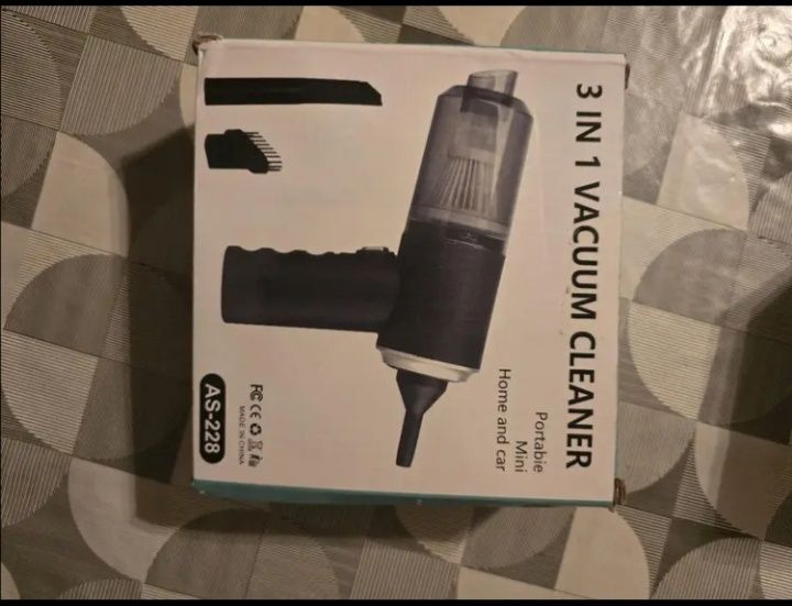 Aspirator portabil nou, include toate acessorile