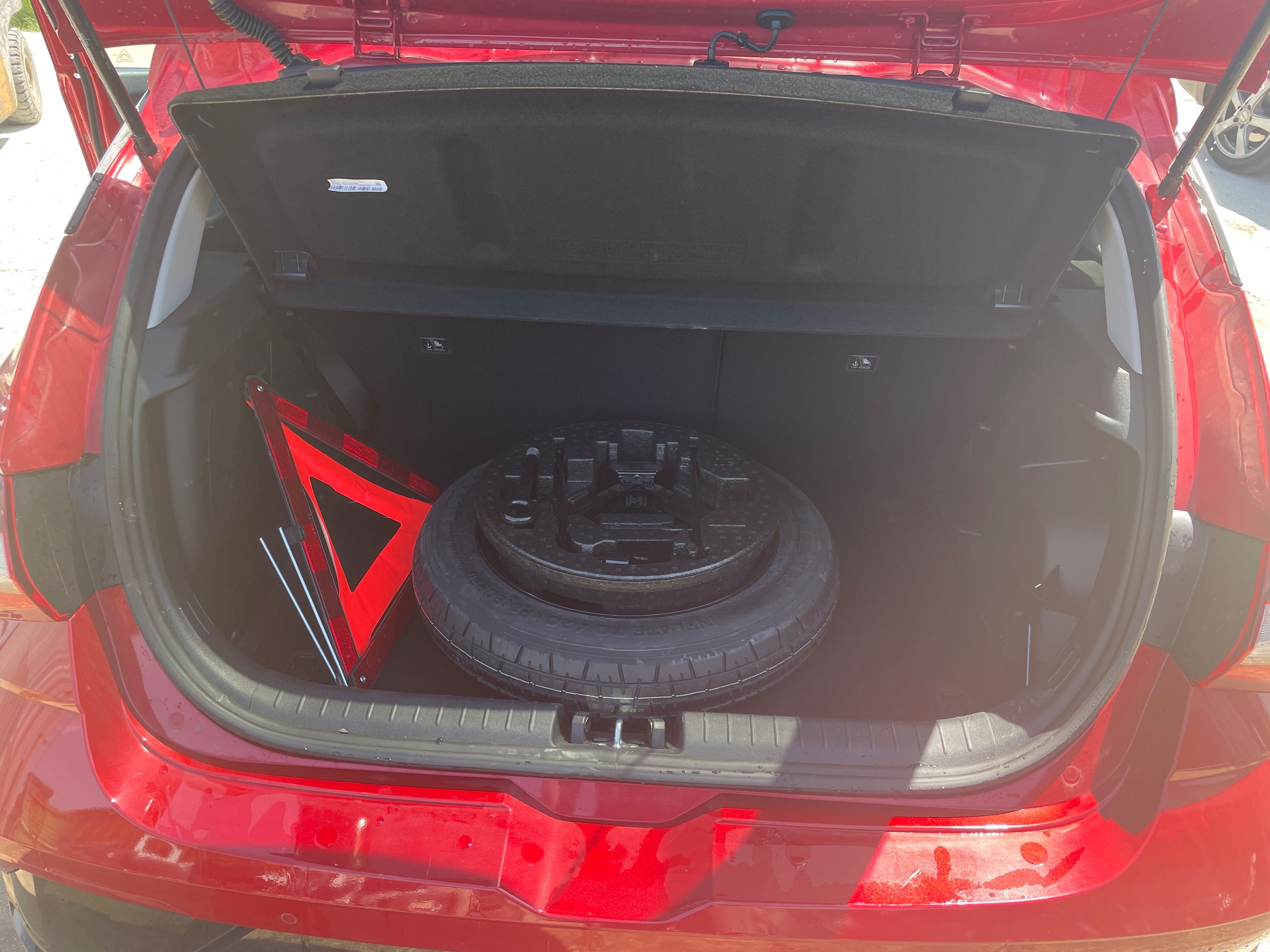 Hyundai I20 1.0i, двигател G3LE 101 кс., автоматик, 5000 км., 2025 г.