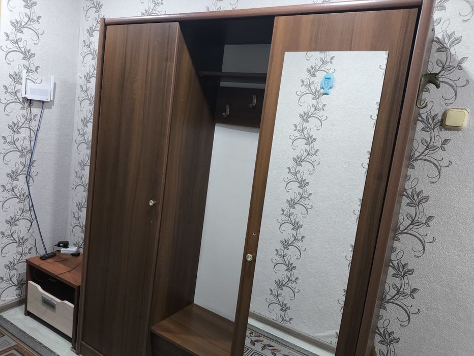 Стенка в прихожую