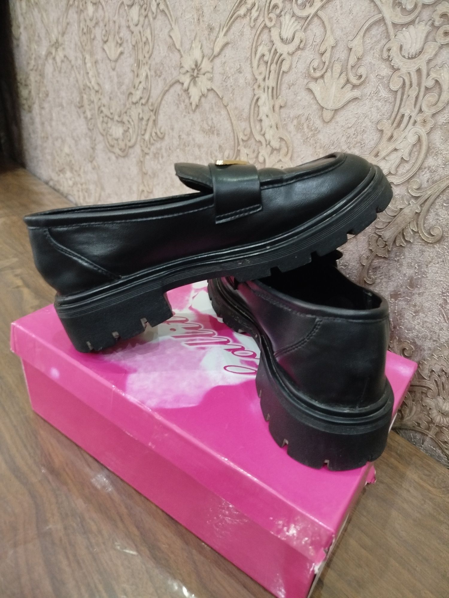 Туфли (лофферы) продам