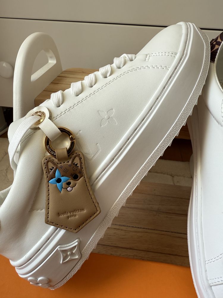 Бели кецове Louis V