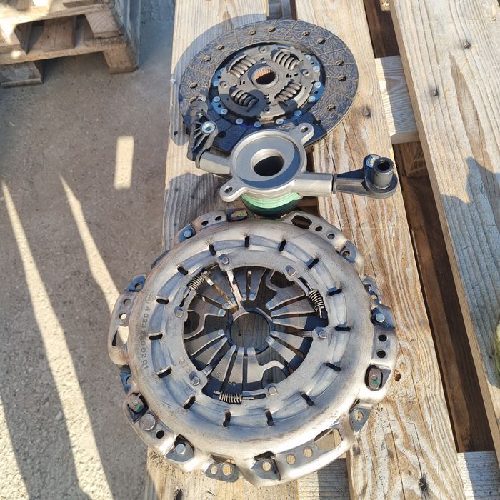 Ambeiaj Rulment placa disc mercedes vito 639 in stare foarte bună pe