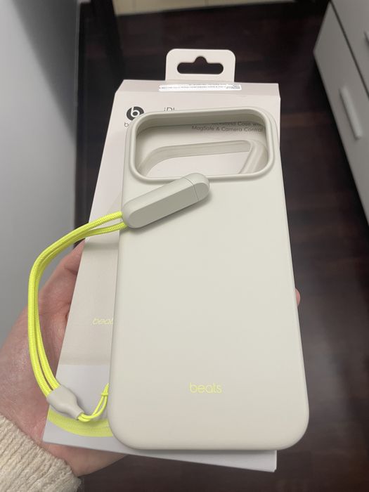 Husa beats iphone 17 pro max, kickstander, magsafe