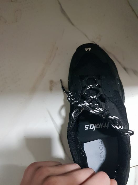 Vând balenciaga triple s mărime 44