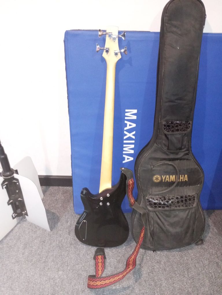 Электро Бас Гитара Yamaha