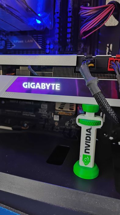 Suport reglabil pentru placa video